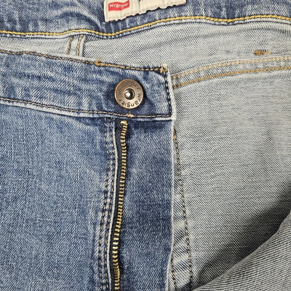 Wrangler Athletic Fit Jeans Mens 38x30 Stretch Denim Blue‎ Pants